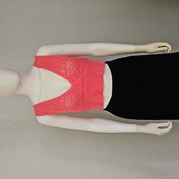 JOLIE & JOY Crochet Lace-up Back Strappy Peekaboo Surplice Baddie Crop Top - Picture 2 of 7
